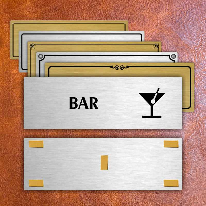 Bar, stříbrná popiska na dveře