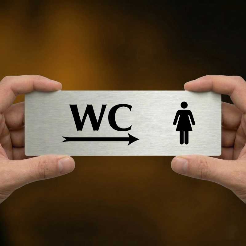 WC ženy vpravo, 240x79mm, zlatá popiska s ozdobou uprostřed
