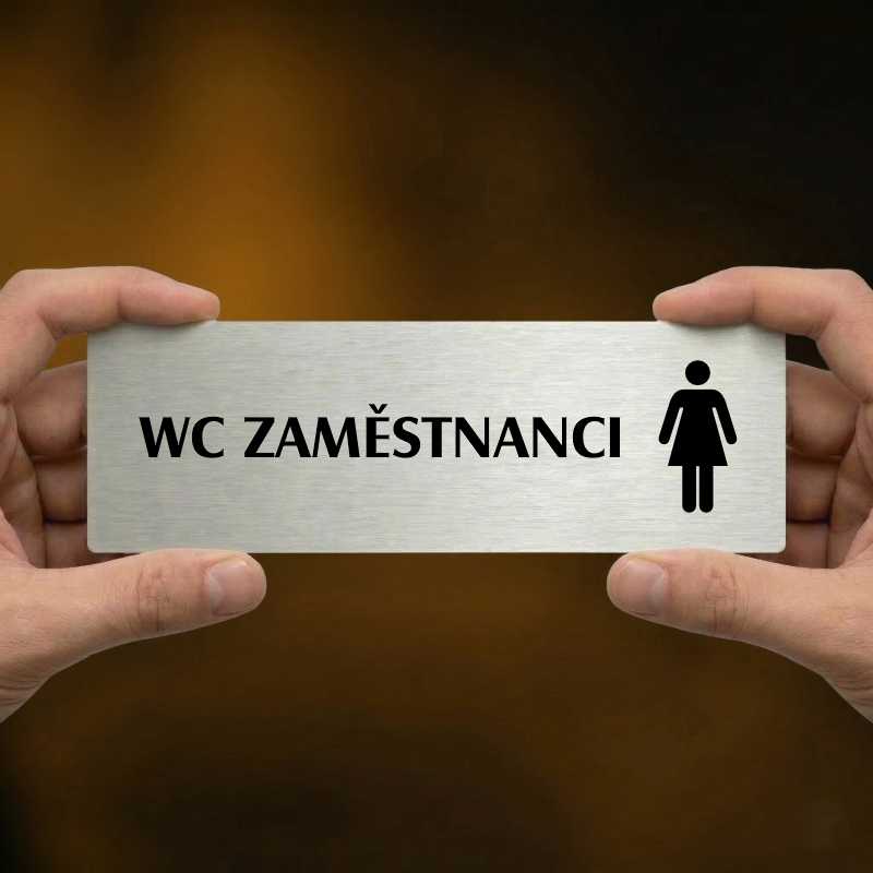 WC zaměstnanci ženy, 200x66mm, stříbrná popiska s okrasným rámečkem