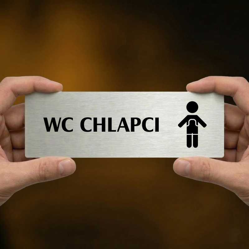 WC chlapci, 240x79mm, stříbrná popiska s rámečkem