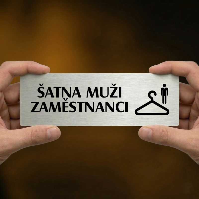 Šatna muži zaměstnanci, 200x66mm, stříbrná popiska s dvojtým rámečkem