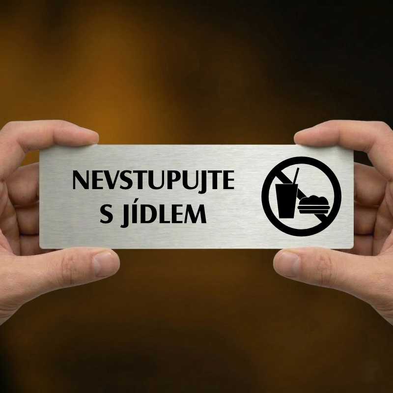 Nevstupujte s jídlem, 240x79mm, stříbrná popiska s ozdobou uprostřed