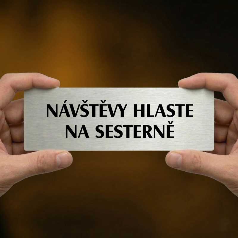 Návštěvy hlaste, 200x66mm, stříbrná popiska s dvojtým rámečkem