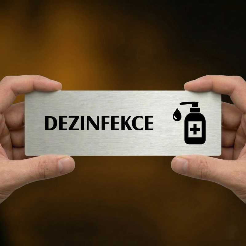 Dezinfekce, stříbrná popiska na dveře