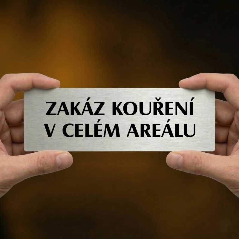 Zákaz kouření, 240x79mm, stříbrná popiska s ozdobou uprostřed