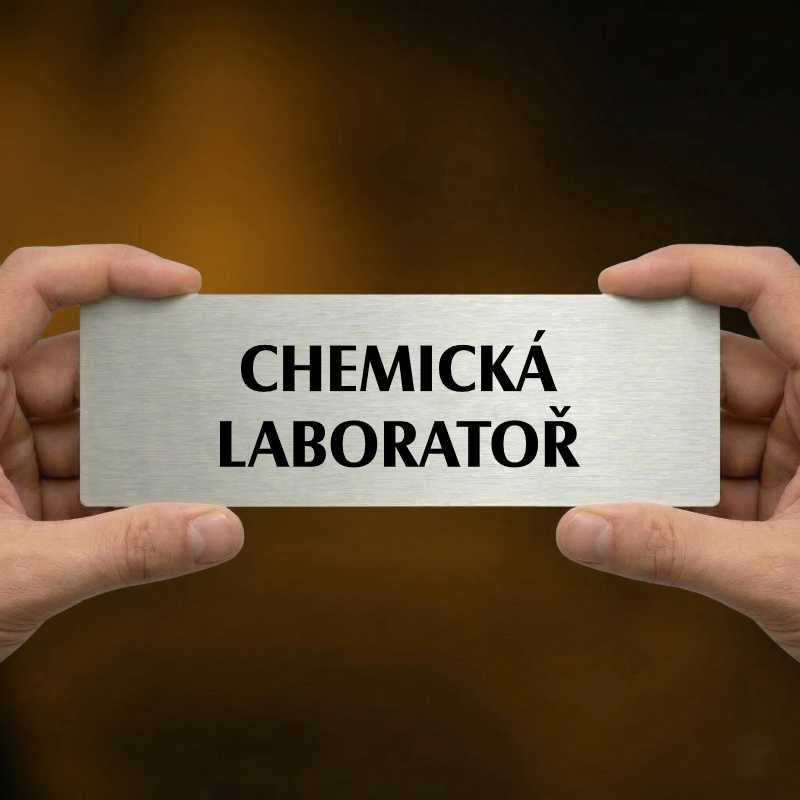Chemická laboratoř, 240x79mm, stříbrná popiska s imitacemi šroubků