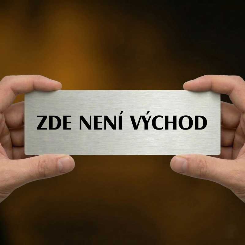 Zde není východ, 200x66mm, stříbrná popiska s okrasným rámečkem  