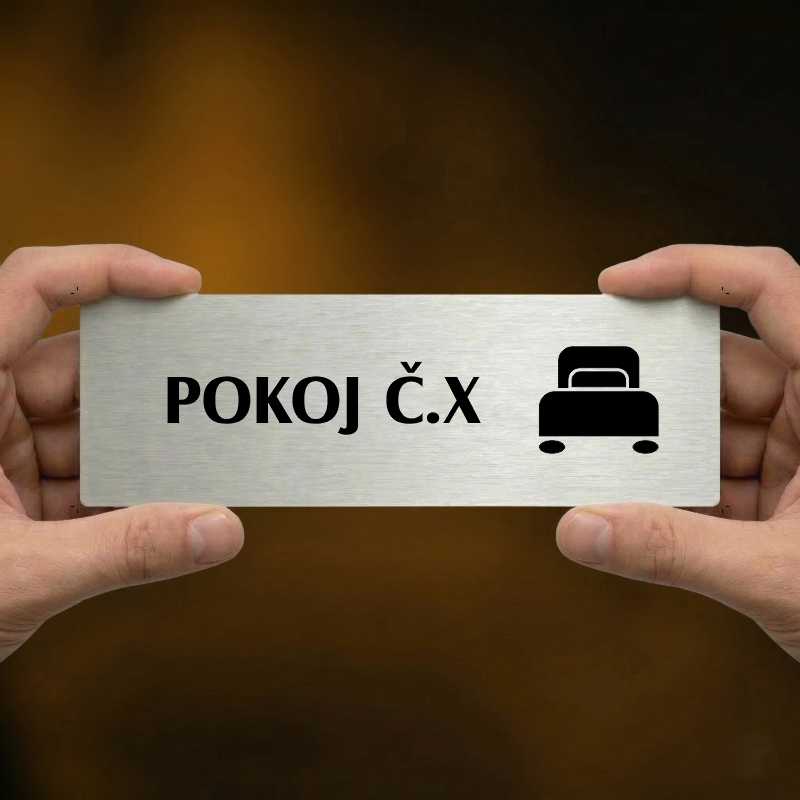 Pokoj č., 240x79mm, stříbrná popiska s dvojtým rámečkem