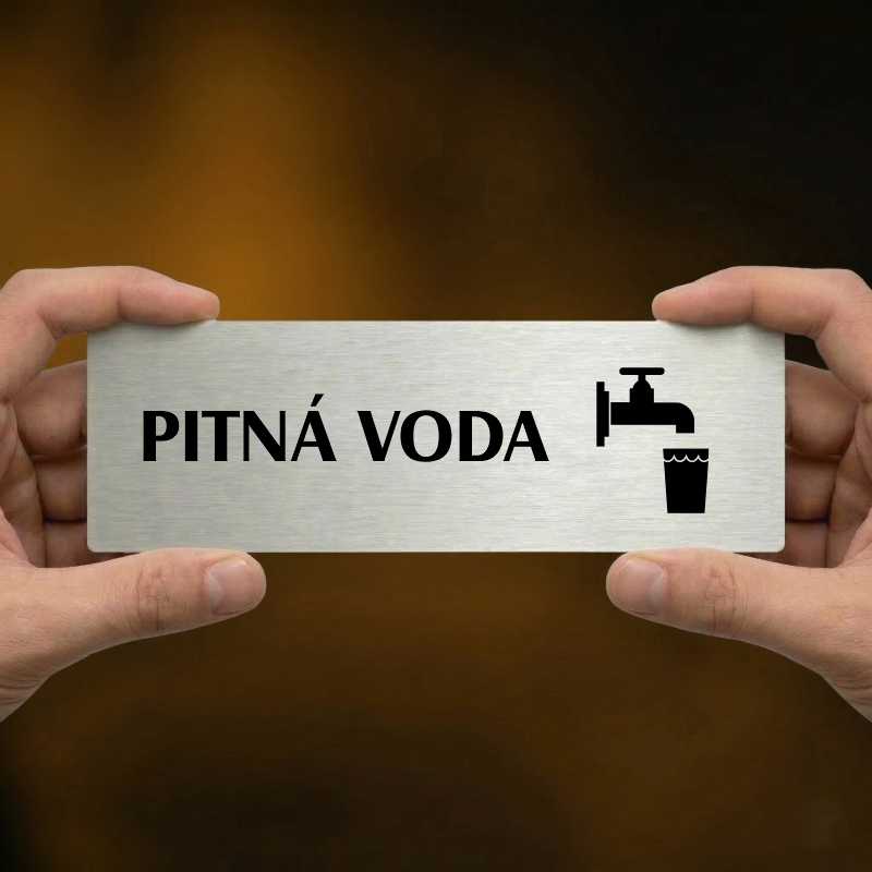 Pitná voda, 240x79mm, stříbrná popiska s imitacemi šroubků