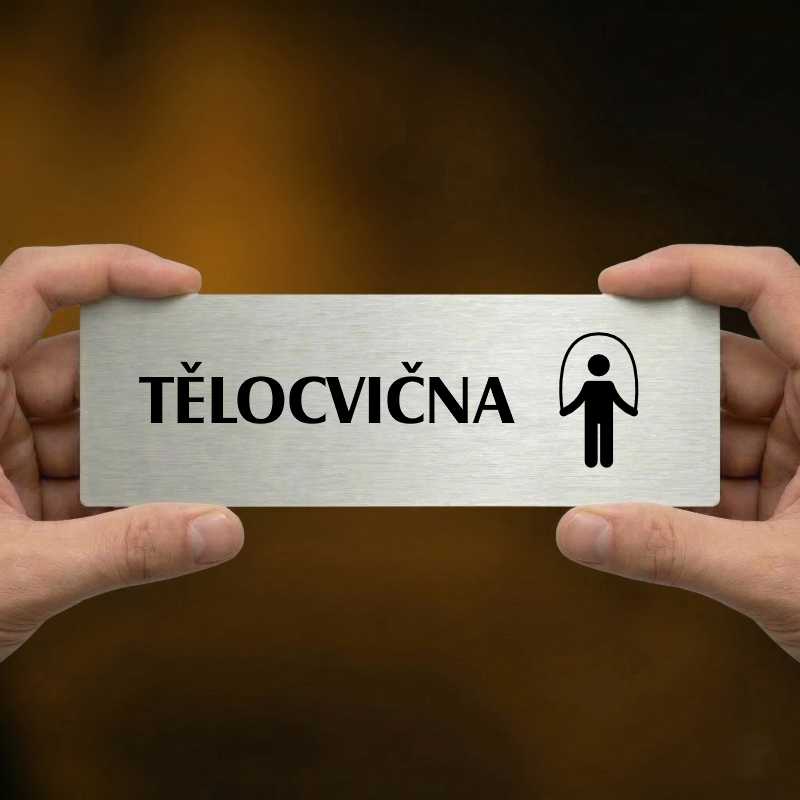 Tělocvična, 240x79mm, stříbrná popiska s imitacemi šroubků