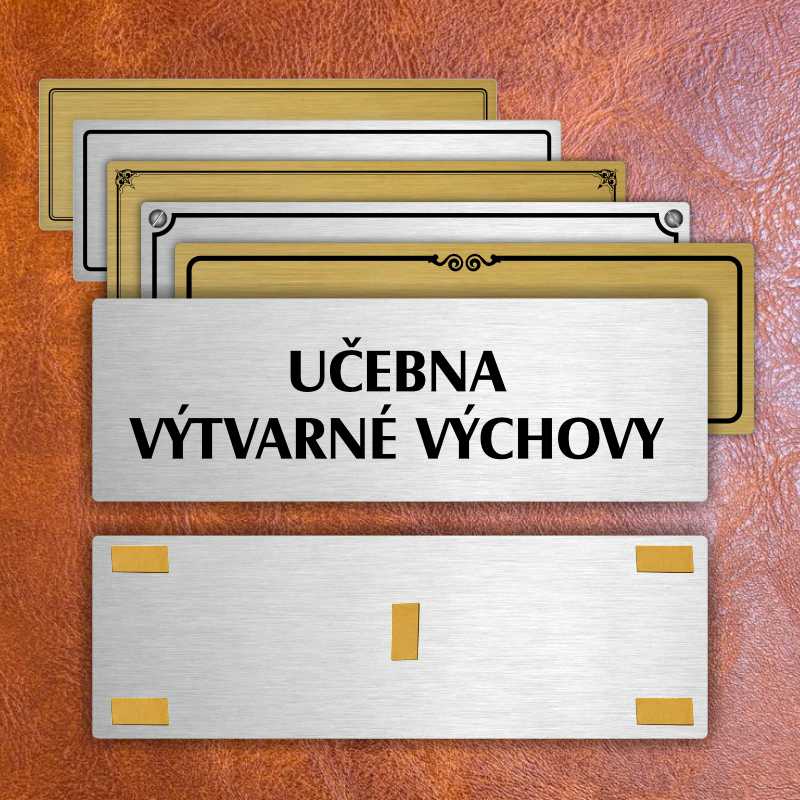 Učebna výtvarné výchovy, stříbrná popiska na dveře