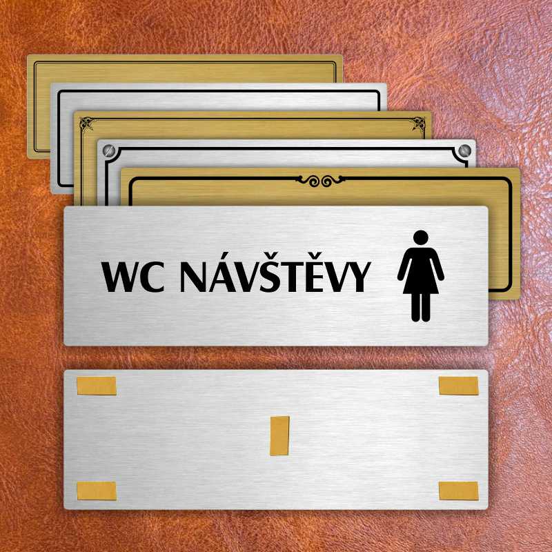 WC návštěvy ženy, stříbrná popiska na dveře