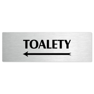 Toalety vlevo, stříbrná popiska na dveře