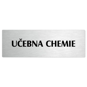 Učebna chemie, stříbrná popiska na dveře