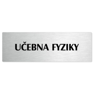 Učebna fyziky, stříbrná popiska na dveře