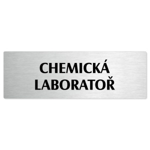 Chemická laboratoř, stříbrná popiska na dveře