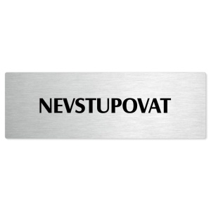 Nevstupovat, stříbrná popiska na dveře
