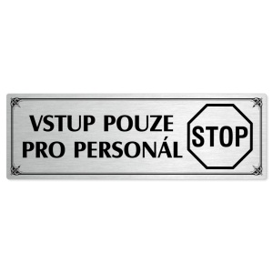 Vstup pro personál, 240x79mm, stříbrná popiska s okrasným rámečkem  