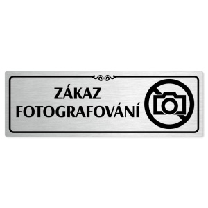 Zákaz fotografování, 200x66mm, stříbrná popiska s ozdobou uprostřed