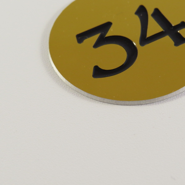 Číslo na dveře typ 3 – zlaté lesklé, barvené, průměr 40mm